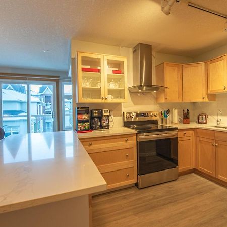 Mountain View 2 Bedroom Condo - Wt Top Floor-401 Canmore Exterior photo